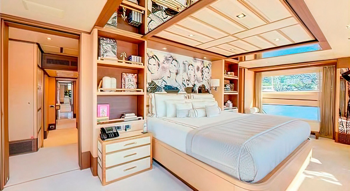 Аренда мега яхты Benetti Crystal 140 - Nela во Франции